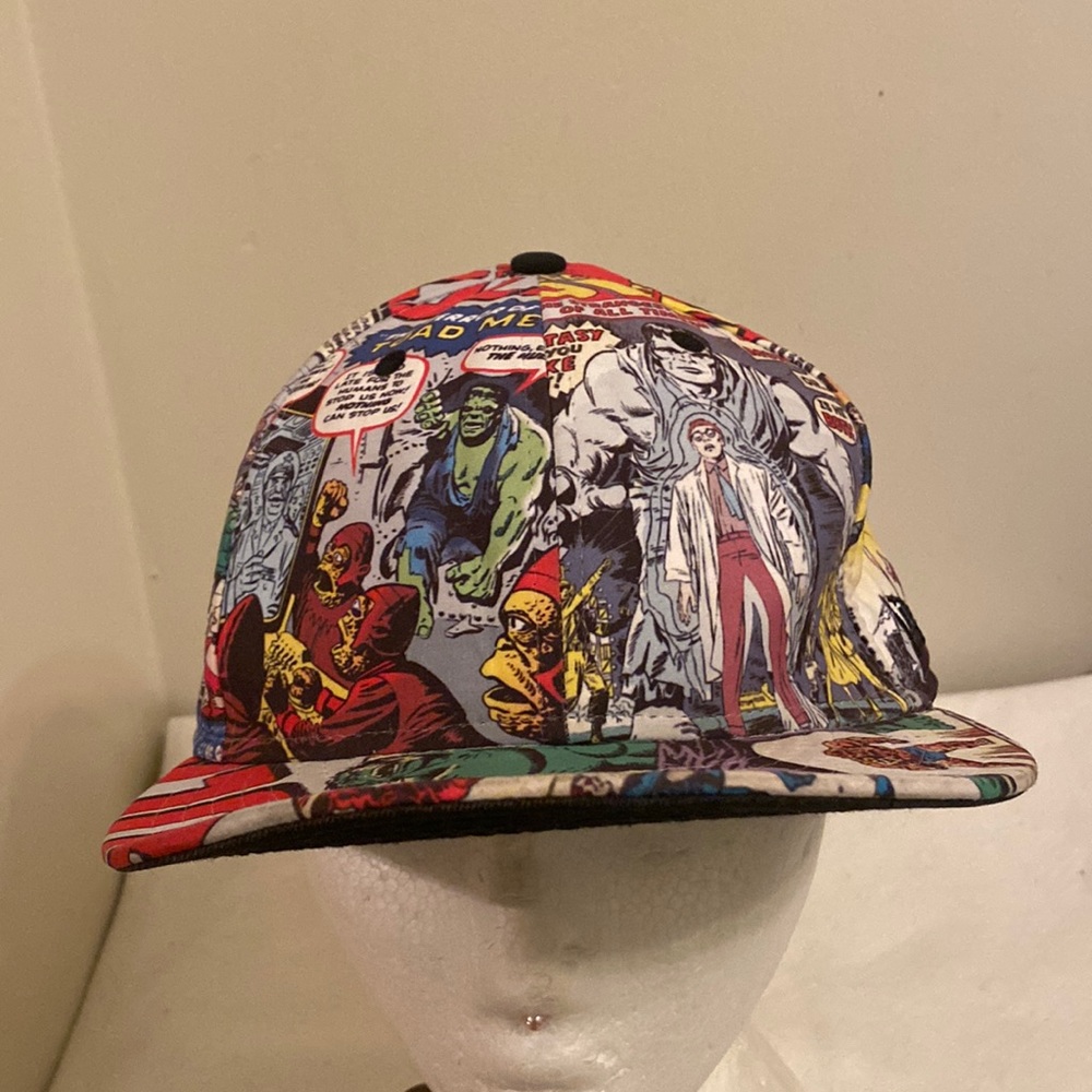 NEW ERA X MARVEL COMICS AVENGERS HULK RETRO COMIC FITTED 7 1/8 SATIN LINED